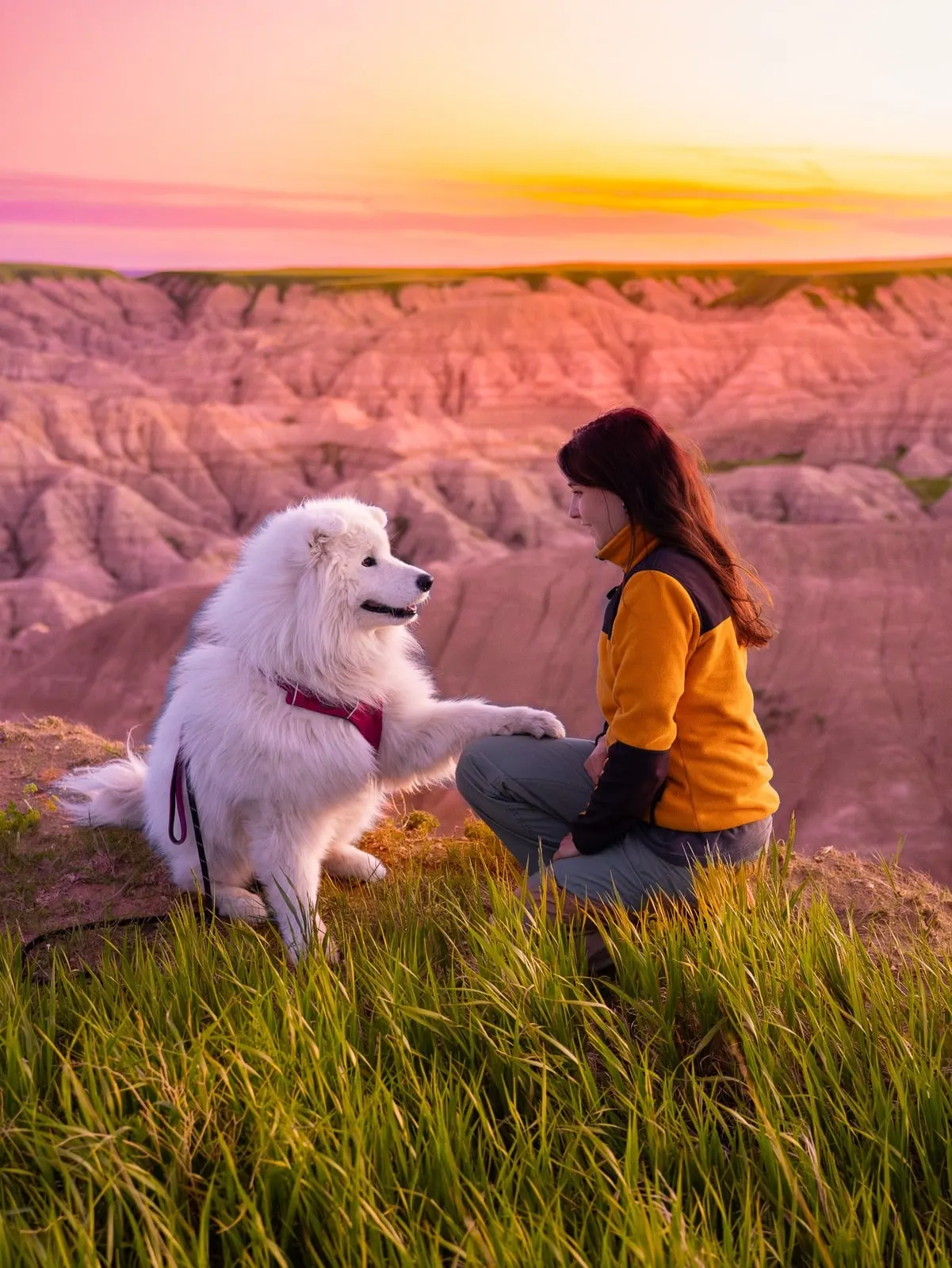 Marion et Saiko au coucher du soleil dans les badlands