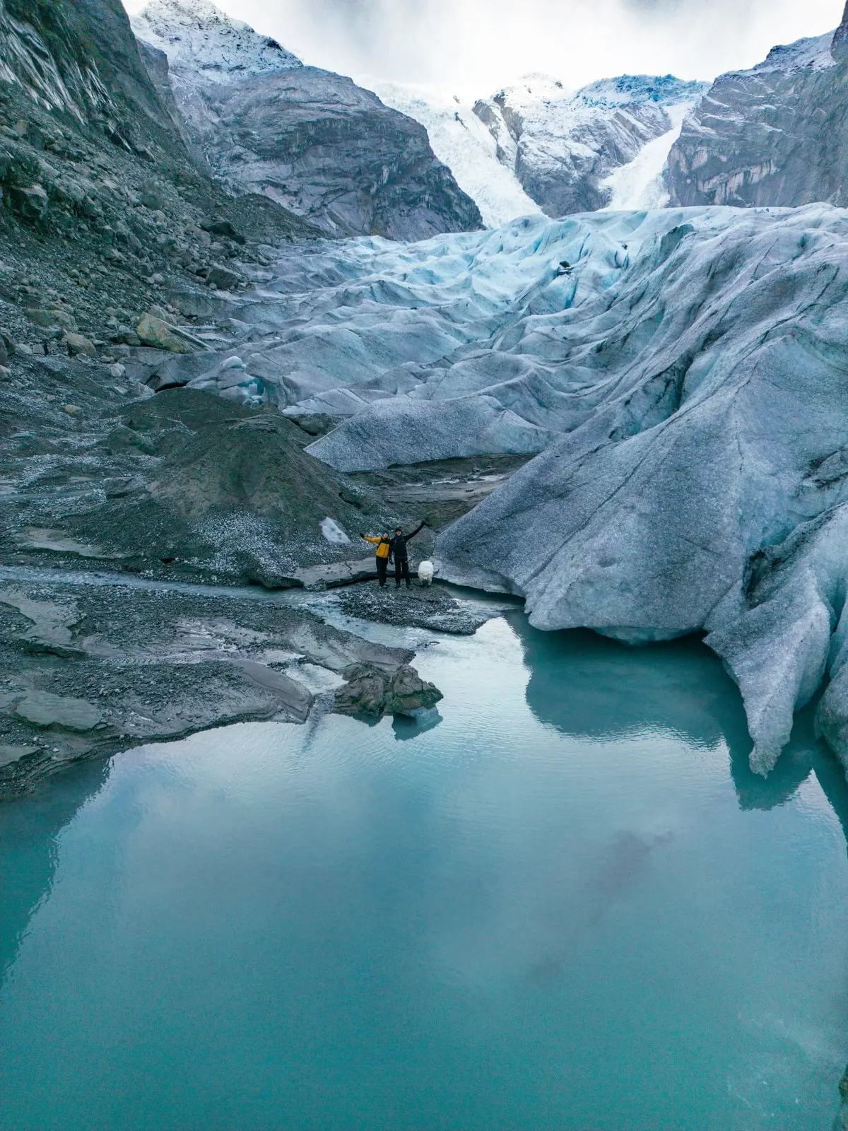 Vue aérienne d'un lac glaciaire