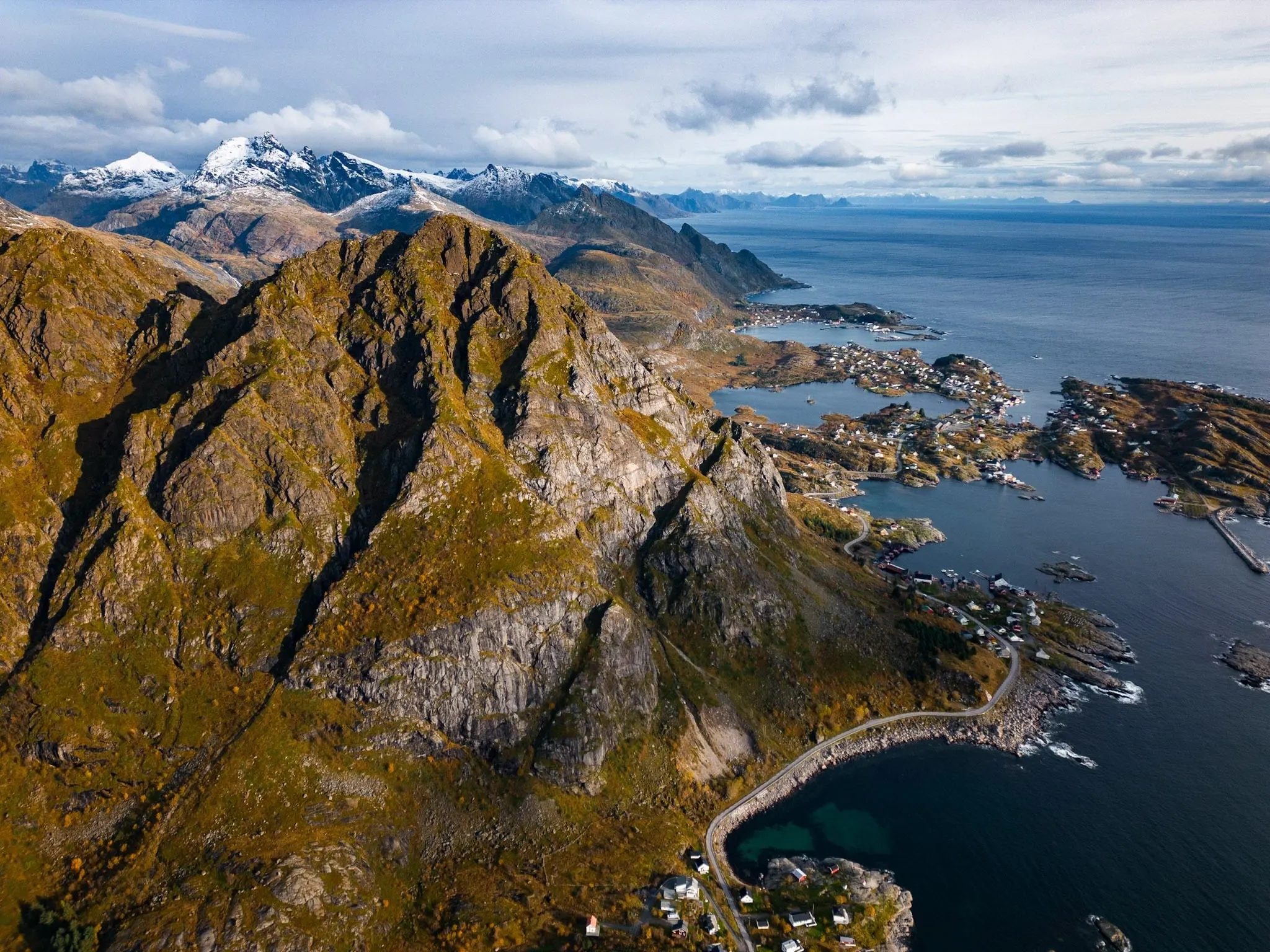 Montagnes et fjord vus du ciel, Lofoten